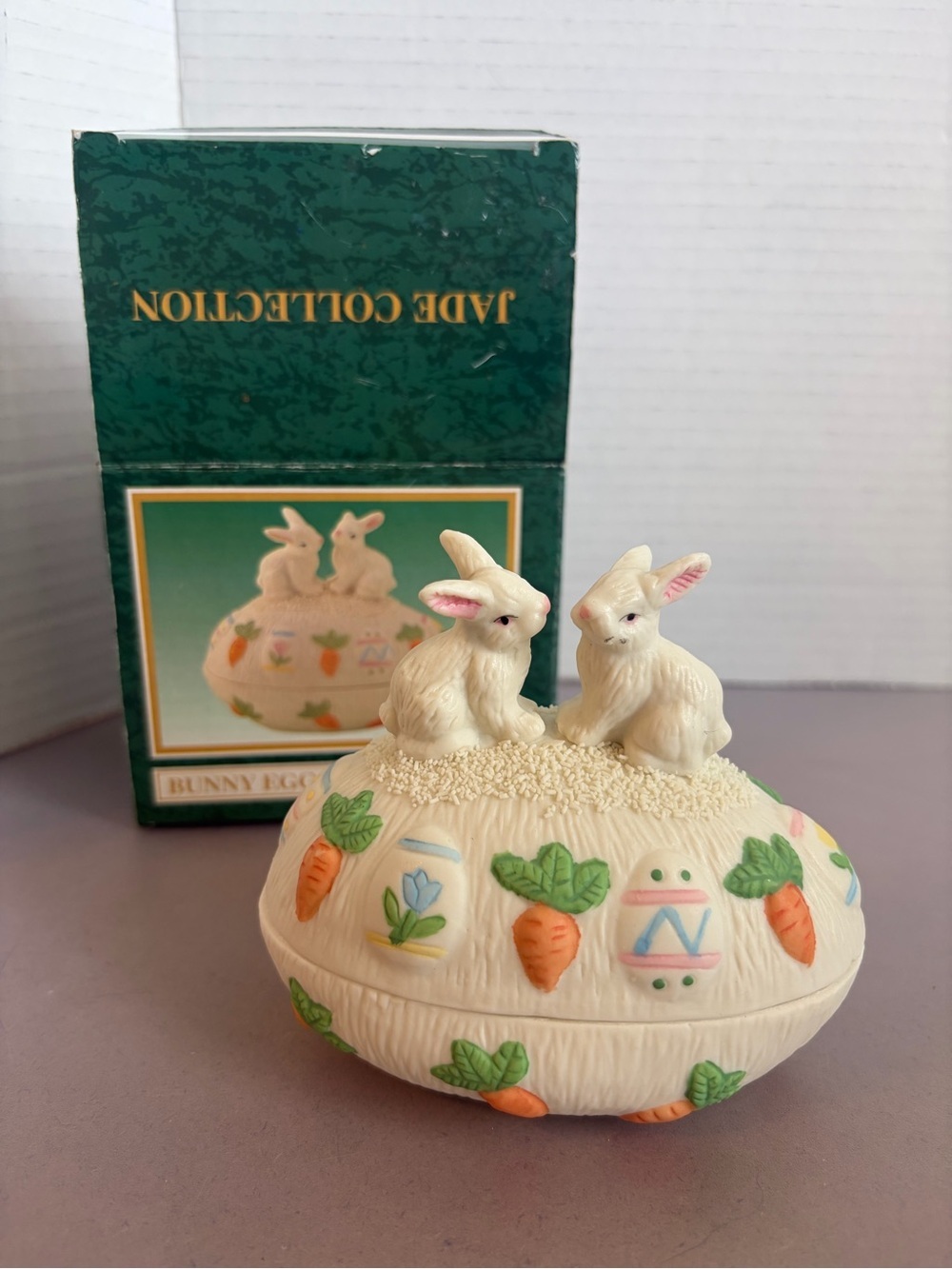 Vtg World Bazaars Jade Collection Bunnies On Egg